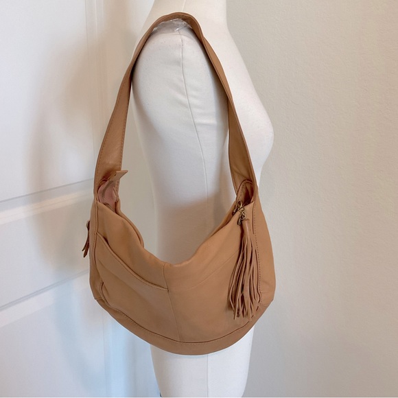 The Original HOBO bag tan leather shoulder hobo tassel bag - Picture 3 of 16